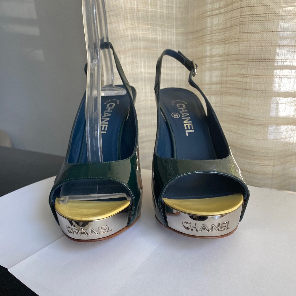 Chanel blue green patent leather heels platforms 39-8.5 mules slingbacks sandals - Picture 2 of 8